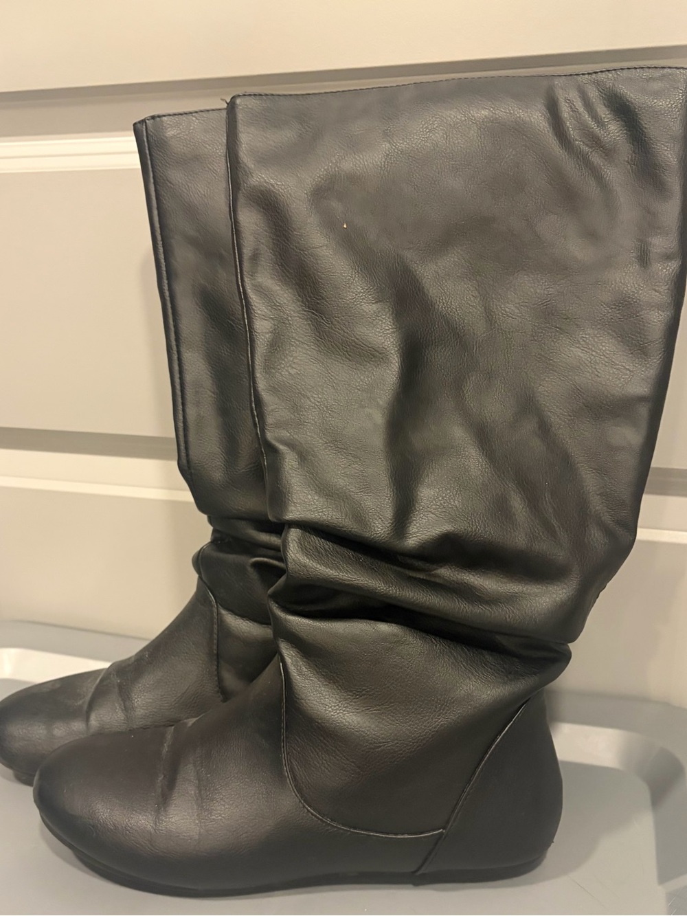 Women’s Knee Slouch Boots in Black X Wide calf